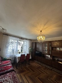 Продам 3 кімнатну квартиру в центрі міста вул Каракая 4