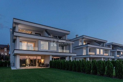 Київ, Голосіївський, Золоті Джерела 35