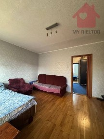 Продаж трикімнатної квартири по вул. Минайська