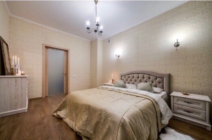 VIP на Площі Ринок щоб насолоджувтаись видом і кавою з балкону