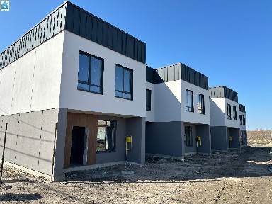 Готовий таунхаус з центральними комунікаціями
