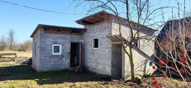 Будинок в с. Дернівка. 40км від Львова. 2кім. 57м. Вода, світло. 25сот. 12000$