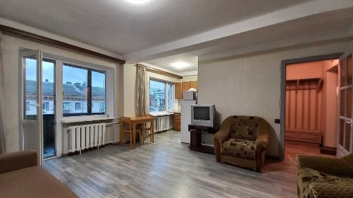 Київ, Велика Васильківська вул., 129