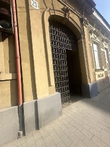 Продаж 2-ох кімнатної квартири півособнячного типу Центр вул. Підгірна
