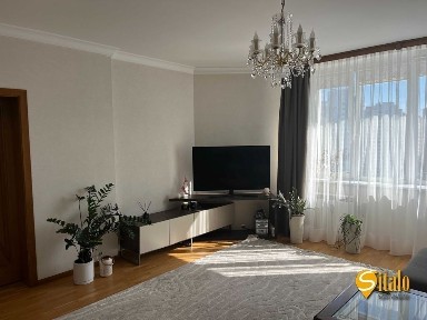 Київ, Миколи Бажана просп., 16