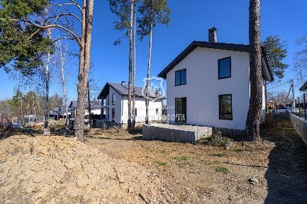 Киевская обл., Васильковский район, с. Иванковичи, Заповідна, 64