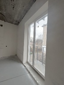 1к квартира 35м2. Частичный ремонт. Продам на Драгоманова