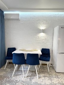 Продаж квартира в новобудові з дизайнерським ремонтом.