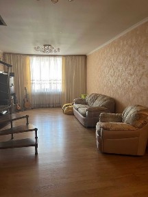 продам 4-х кімнатну квартиру