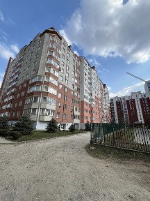 Квартира в обжитій новобудові. Пасічна, район 24школи, вікна на дитячий садок, під програму не продається.