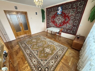 Простора 3-кімнатна квартира з індивідуальним опаленням у м. Борислав