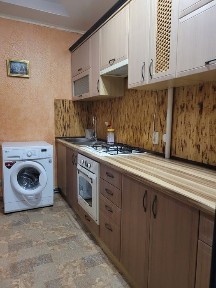 Продам 2 км. кв. вул. Галицька АТБ Новобудова не вуглова світла, є гараж можна докупити