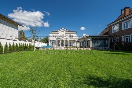 Продаж простoрого та елегантного будинку площею 753 м² у Крюківщині
