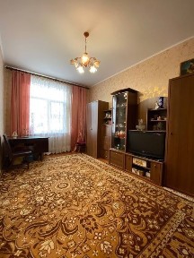 Продам затишну 1 кім. 1/2 цегла 37 м2 в районі Круга