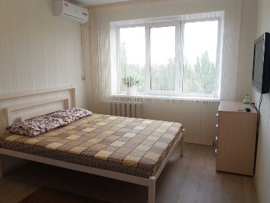 Хозяйка, 1-комн. квартиру-студию на Победе-6