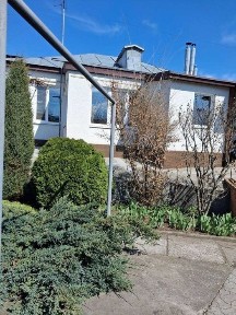 Продаж будинку, 12 соток, 2 окр. входи, тихий центр. Торг