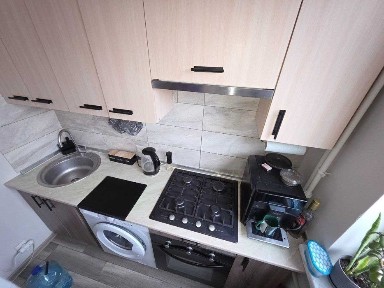 продам 3 кім. квартиру м. Студентська