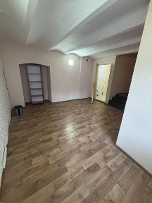 Сдам офис Крещатик 44, фасад, мокрая точка, без комиссии