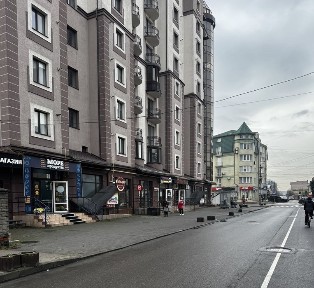 Оренда приміщення на першому поверсі Довга-Тичини 114 кв. м.