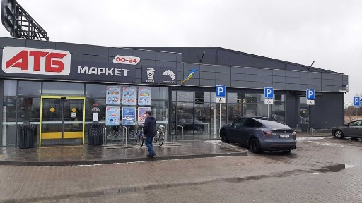 Найкраща ціна! Великі Мости, оренда приміщення в новому магазині АТБ - 57 м. Окремий фасадний вхід. Якісний ремонт. Зручне паркування. Здається вперше