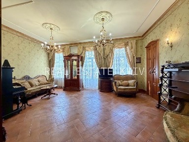 Київ, Шевченківський, вулиця Івана Франка 20б