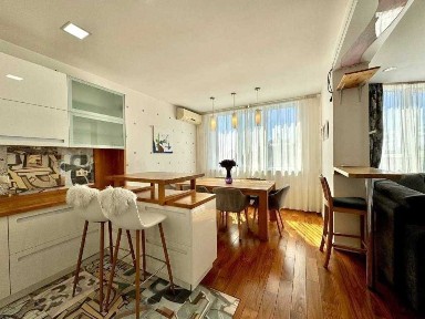 Оренда 3-кімнатної квартири 124 м², Урлівська вул., 40