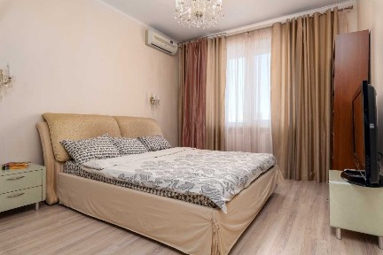 Київ, Маршала Тимошенка вул., 21