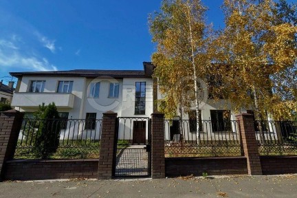 Продаж 5-кімнатної квартири 197 м², Першотравнева вул.