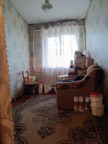 Продається трикімнатна у селі Кринички+ 5сот землі
