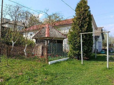 Продаж 2к квартири у центрі міста з гаражем 30м2 і господарськими приміщеннями