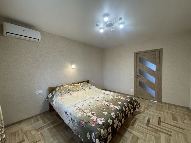 Оренда 3 кімн. квартири метро Харківська