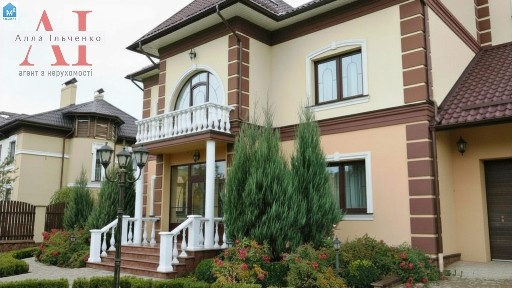 БЕЗ КОМІСІЇ! Будинок 600 м² с. Іванковичі, генератор, цоколь, низькі комунальні, закрите містечко