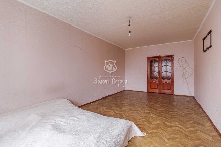 Київ, Анни Ахматової вул., 16Б