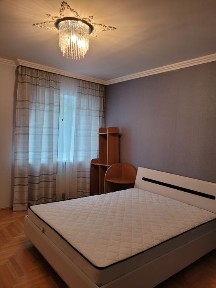 Оренда н/особняка в Центрі м Івано-Франківськ з гаражем, без господарів, ремонт, все необхідне Вільно Без тварин