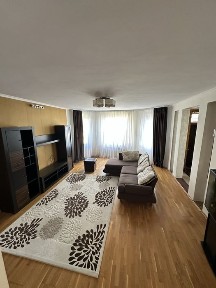Продаю окремий будинок в 15 хвилинах від центру міста.