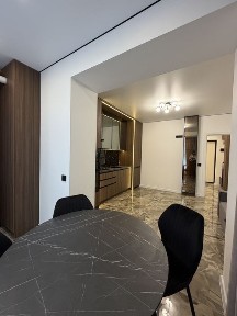 Сучасна квартира з ремонтом біля входу в Парк Шевченка