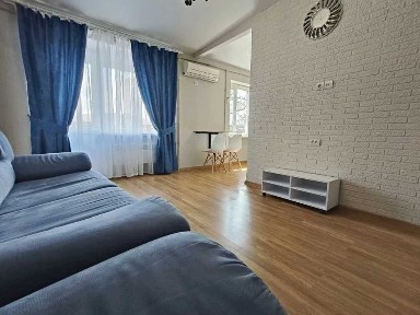 Днепр, Александра Поля просп., 72