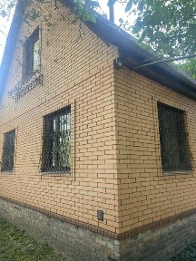 Продаж будинку у зручній локаціі