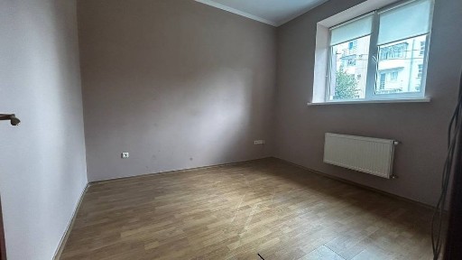 Оренда комерційного приміщення на вул. Роксоляни
