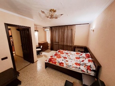 Терміново! Укомплектована 1 к квартира вул. Сосюри, 4