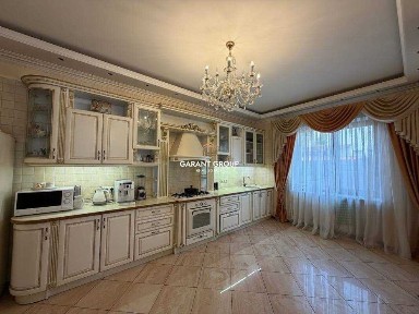 Продаж приватного будинку в котеджному містечку Совіньйон