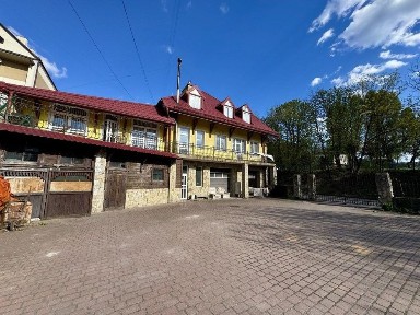 Будинок у ближньому центрі Львова + 6.73 сотки, 50 кВт, 2 гаражі