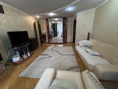 Продам 3х кв м. Холодная гора, ул. Холодногорская, газ, кирпичный дом