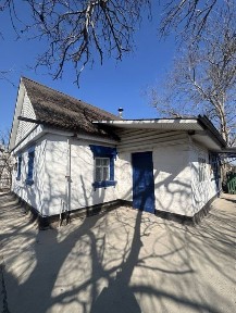 Продаж будинку в центрі села Пилипча - 45 соток під забудову