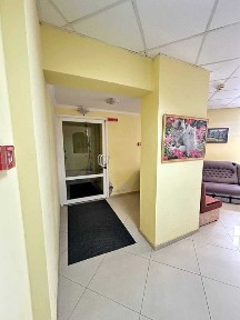 Здається просторе приміщення