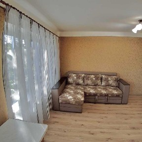 Киев, Берестейский, 20
