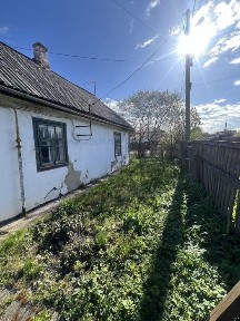 Продам будиночок та земельну ділянку в центрі міста
