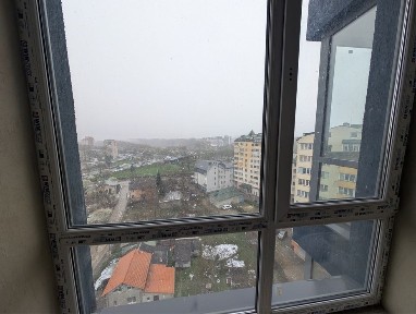 2 кім Княгинин 10 секція можна робити ремонт 65 м2 не вікна в вікна