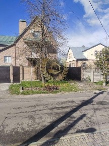 Продам будинку в Гатному - 7 кімн., 6 соток!