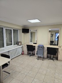 Продаєця салон краси